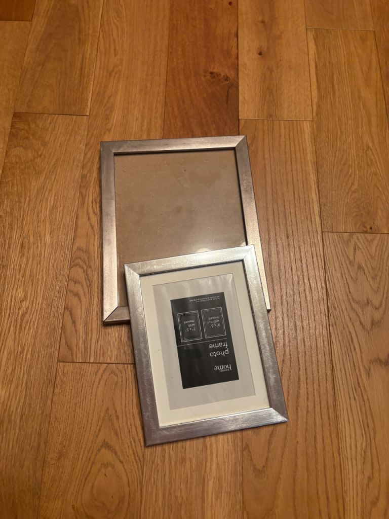 2 x picture frames 