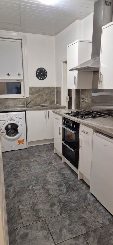 2 Bedroom Flat Location at Glenhead St