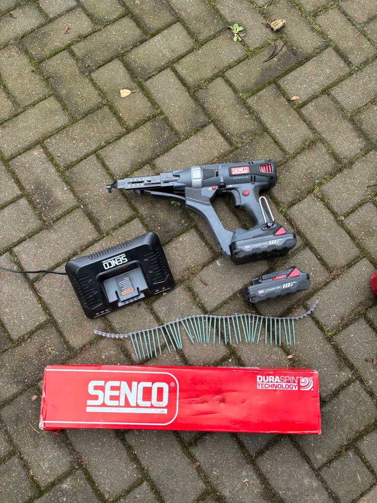 Senco Screwgun with collated Screws