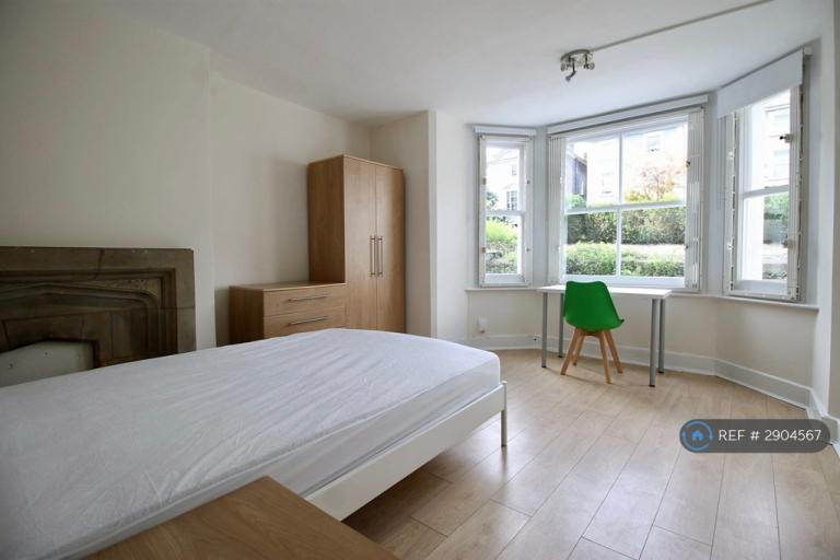 3 bedroom flat in Camden Road, London, NW1 (3 bed) (#2904567)