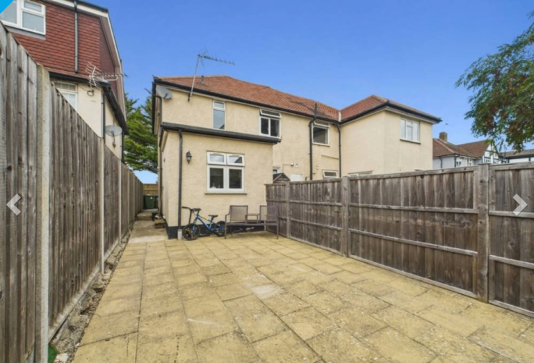 1 Bed End Terrace, London Road, TW14