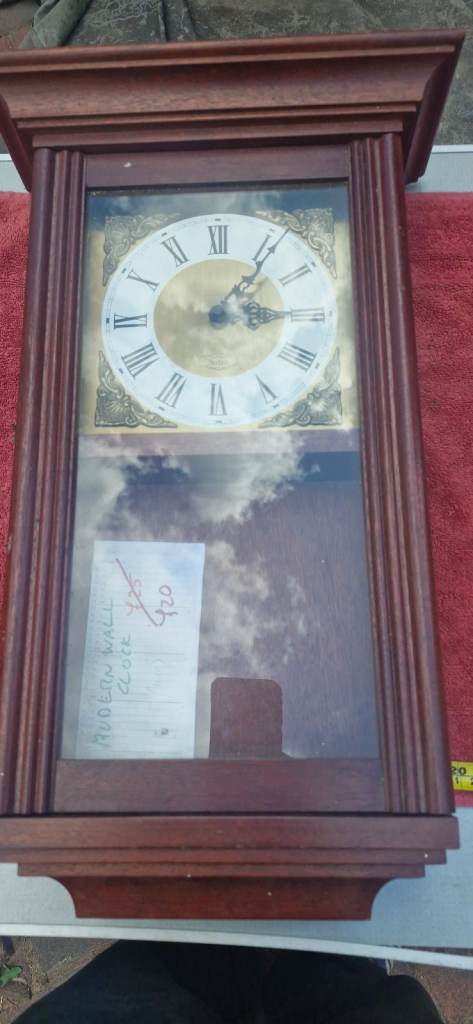 Modern Wall Clock – Wooden Casing, Good Condition