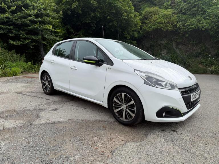 2016 Peugeot 208 Xs Lime Hatchback Petrol Manual