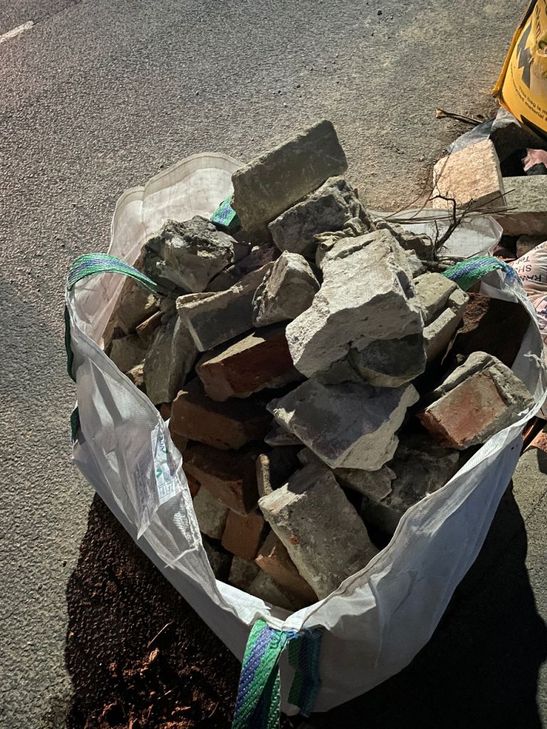 Free Broken Bricks / Hardcore / Rubble