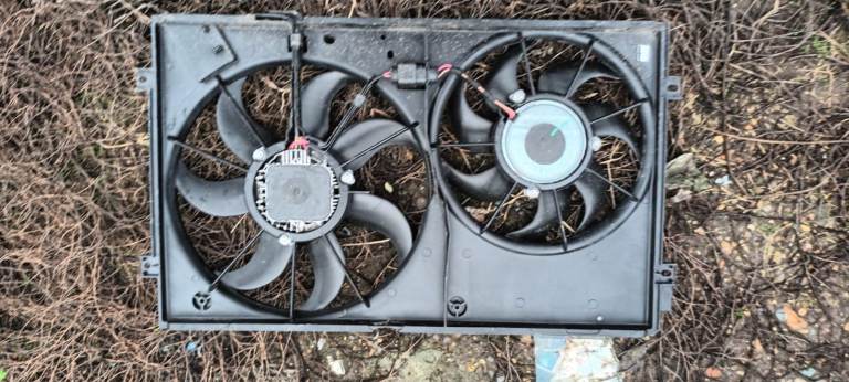 Golf radiator fan 1.4 8 to 13 - £80