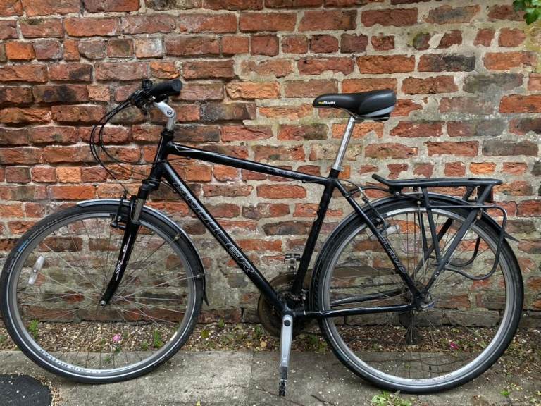 Claud Butler Hybrid Bike | 22" XL Frame | 24 Speed