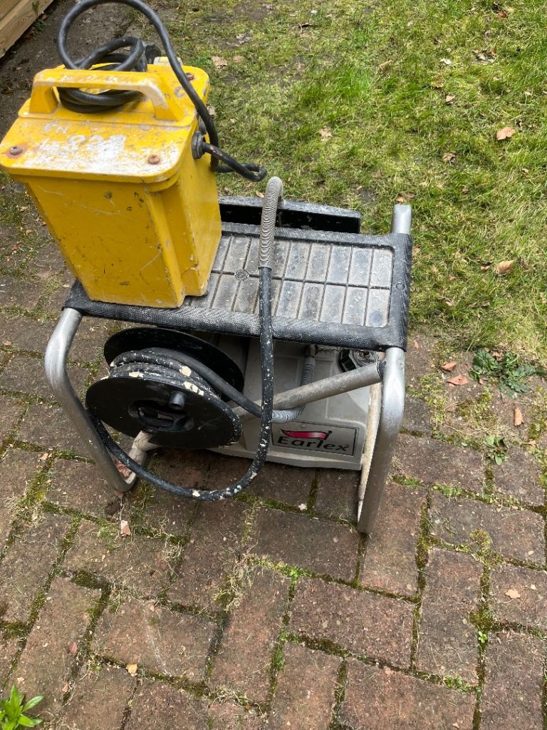 Heavy duty wallpaper stripper 