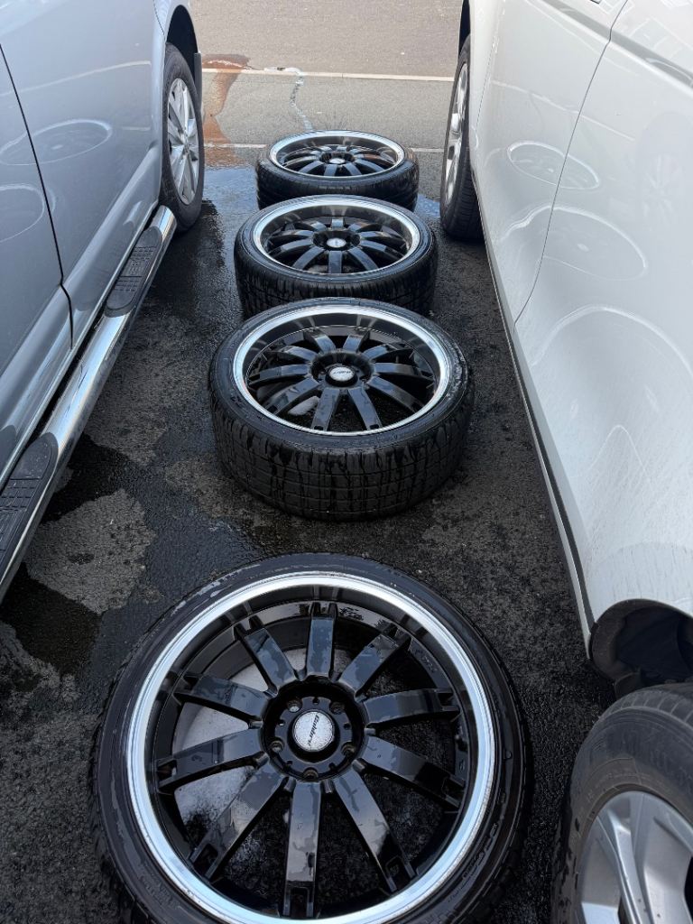 20 Inch Calibre alloys