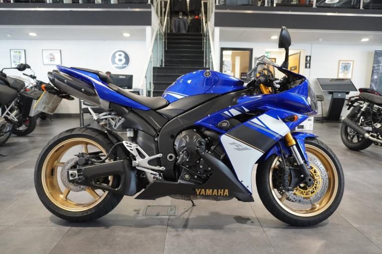 Yamaha YZF-R1, 2008, Blue with just 31790miles Only £4995. 