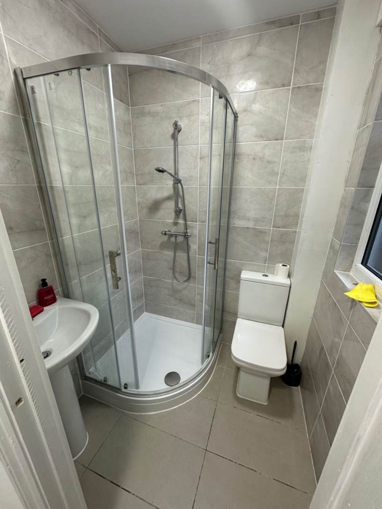 STUDIO ROOM ROOM TO RENT