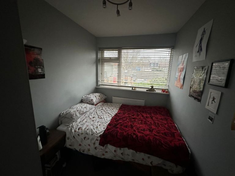 Small Double Room to Rent near Turnpike Lane 