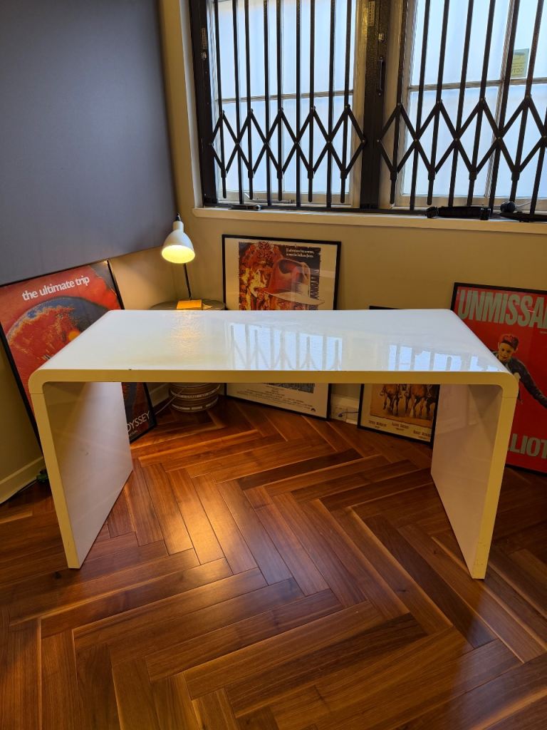 FREE WHITE DESK