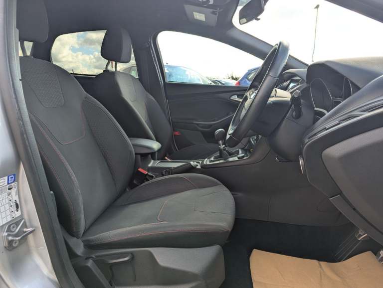 FORD FOCUS 1.5 ST-LINE DIESEL VERY GOOD CONDITION NEW CAMBELT KIT SERVICE MOT