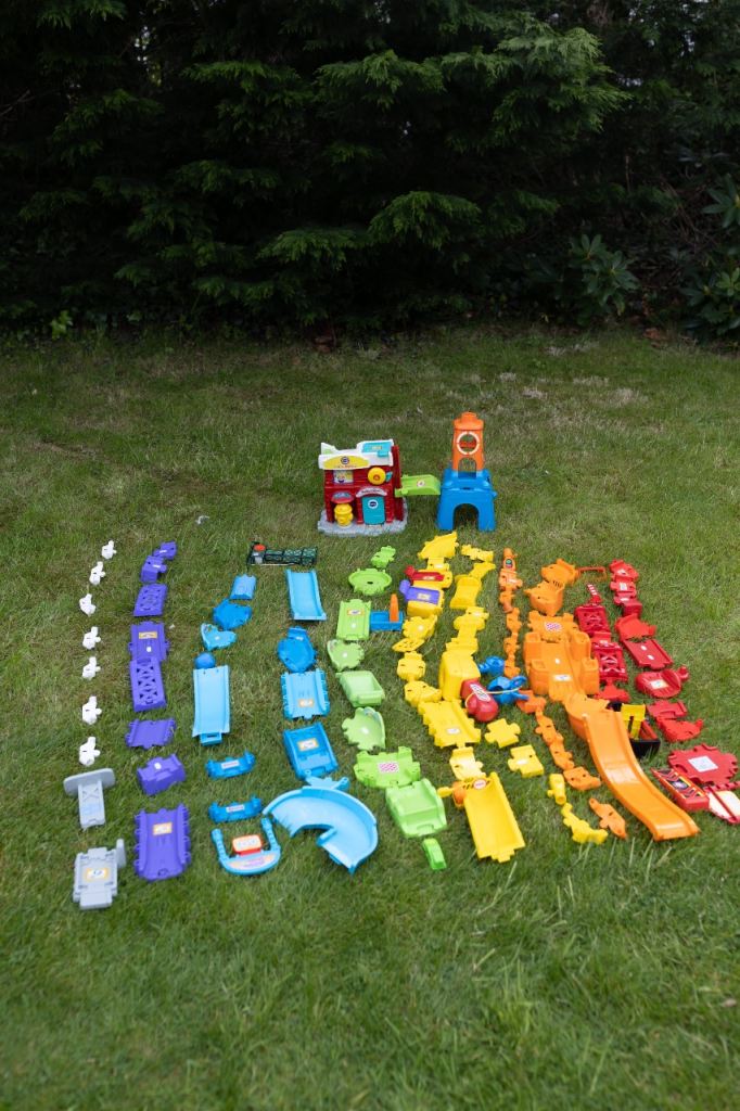 VTech Toot-Toot Drivers Fire Station with assorted track pieces