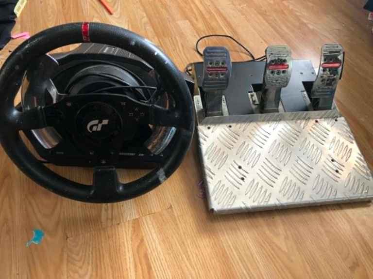THRUSTMASTER STEERING WHEEL AND PEDALS T500 RS