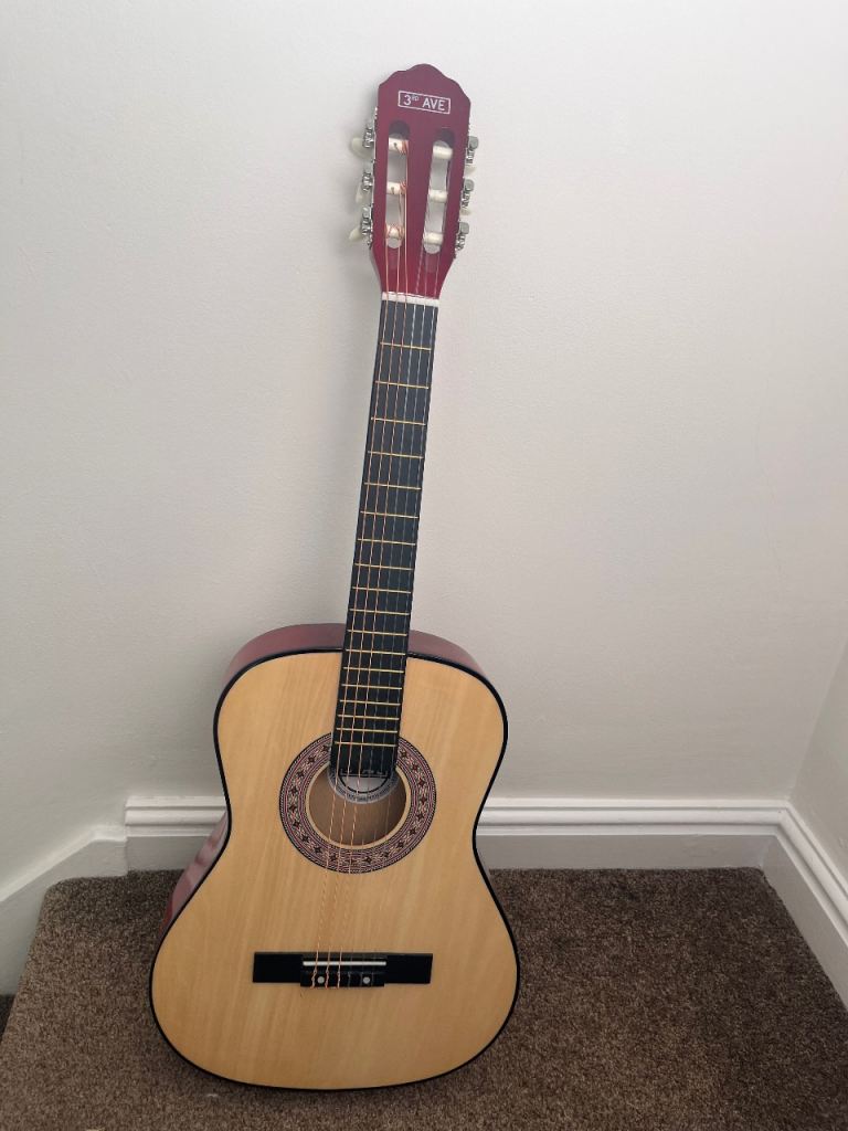 3/4 acoustic guitar 