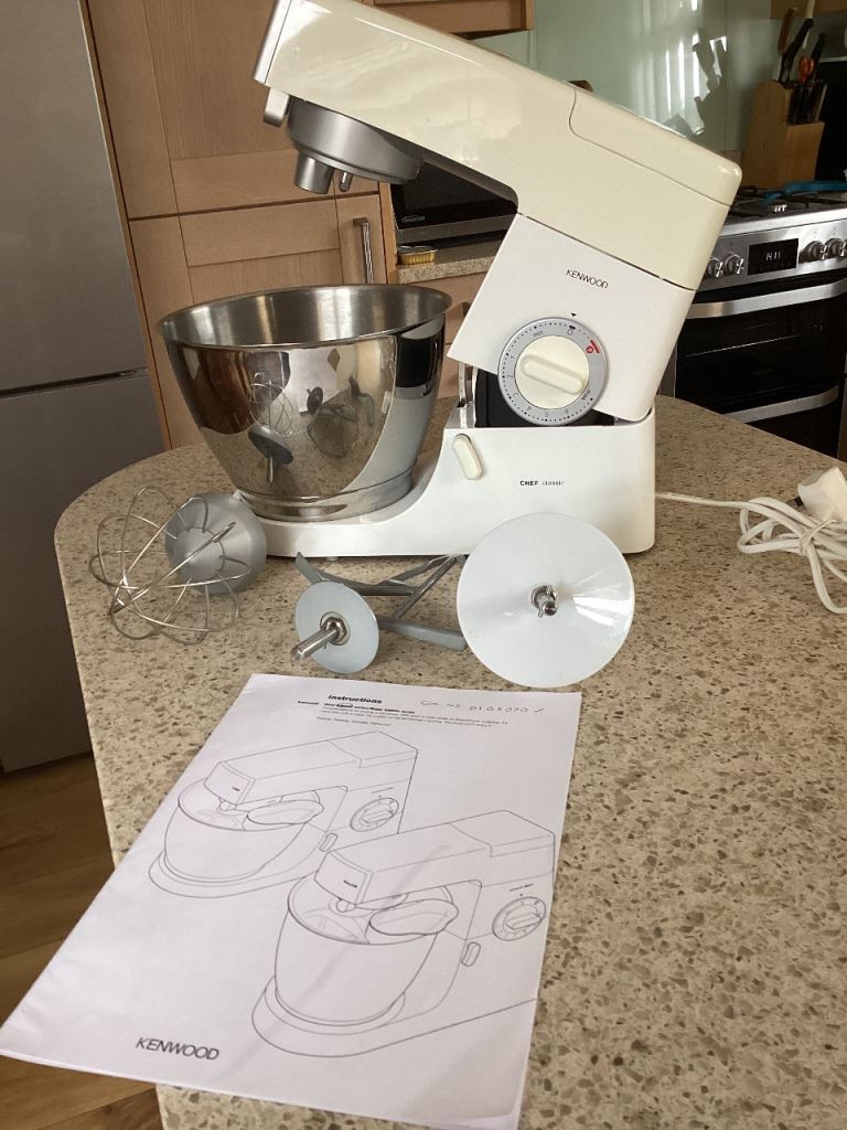Kenwood Chef Mixer KM330. Recent ‘service” Amazing condition Complete all bits + manual