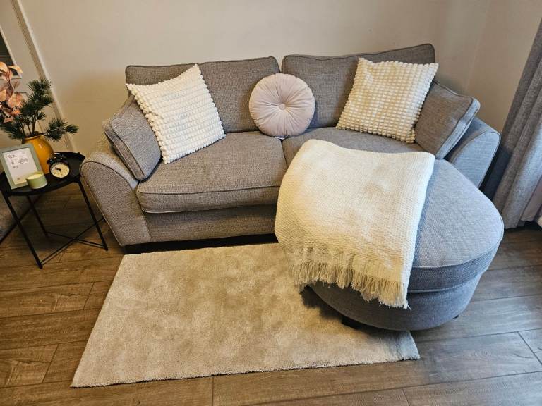 Grey Fabric Chaise Sofa – Clean, Comfortable & Great Condition