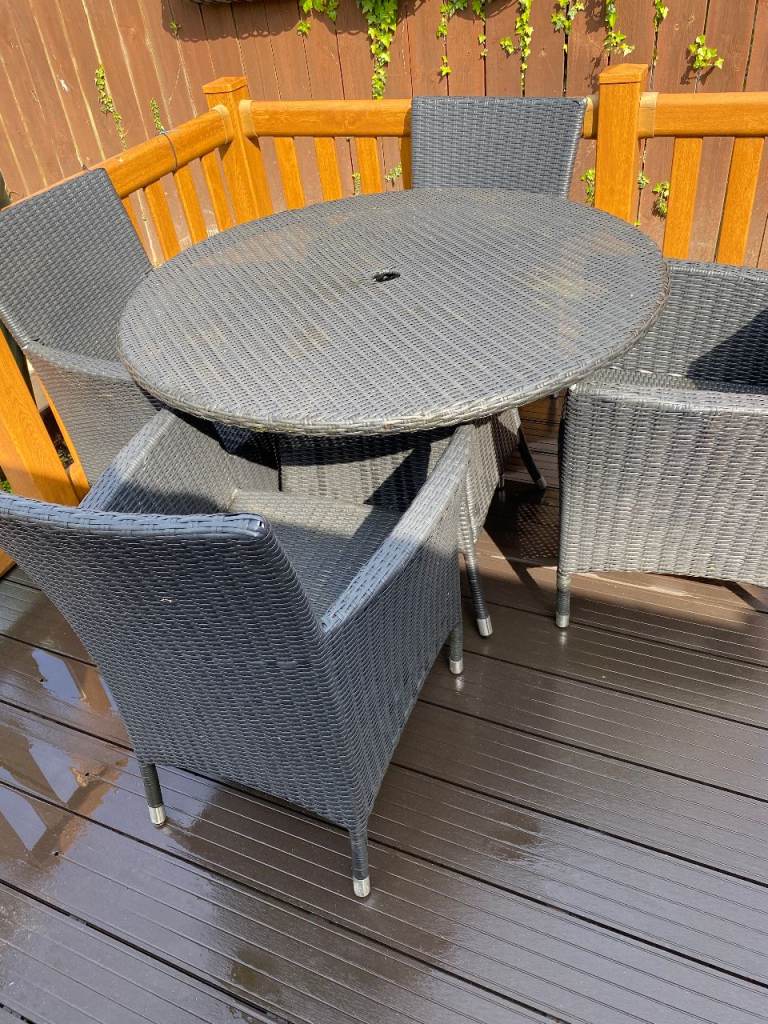 image for Patio table and  4 chairs good condition