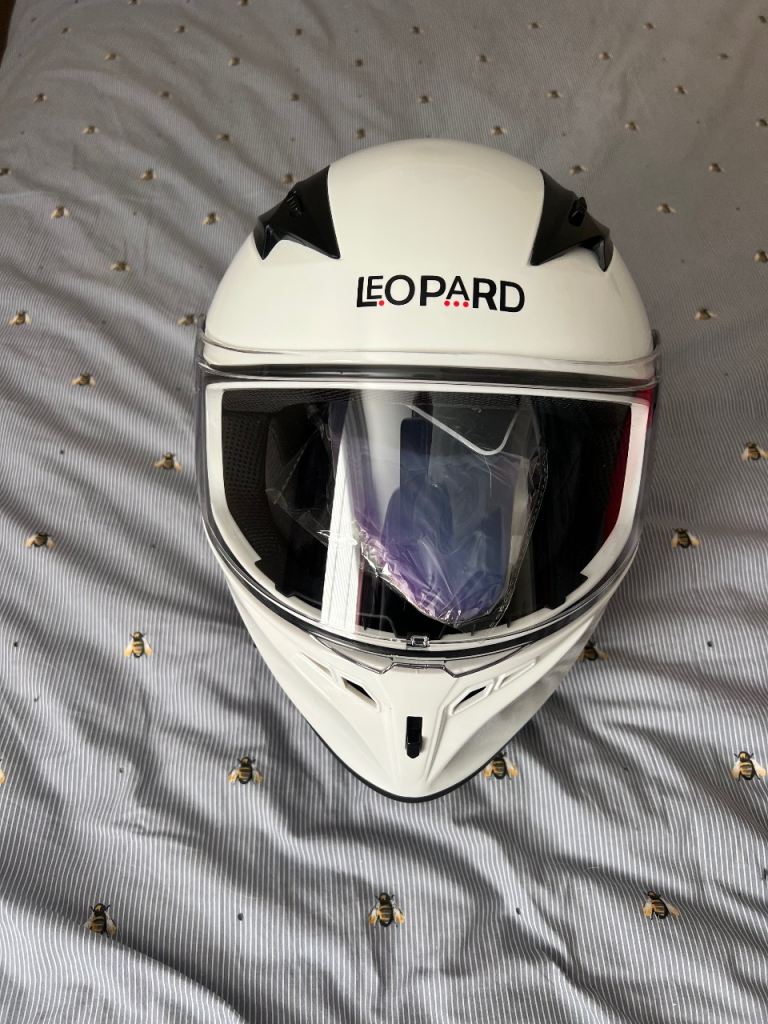 Motorcycle crash helmet 