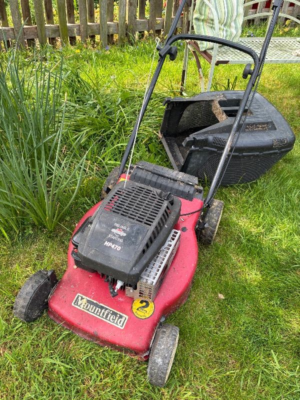 Petrol lawnmower, Briggs and Stratton, Mountfield