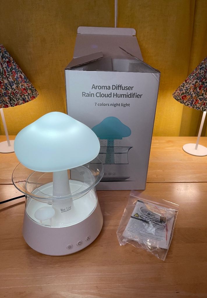 Humidifier Cloud Rainfall Lamp - Rain cloud Oil Diffuser - Cute LED Colour Changing Night Light