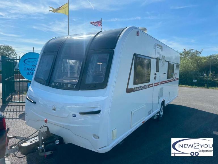 2018 Bailey Unicorn Valencia 4 Berth FIXED BED Caravan - STOCK J047