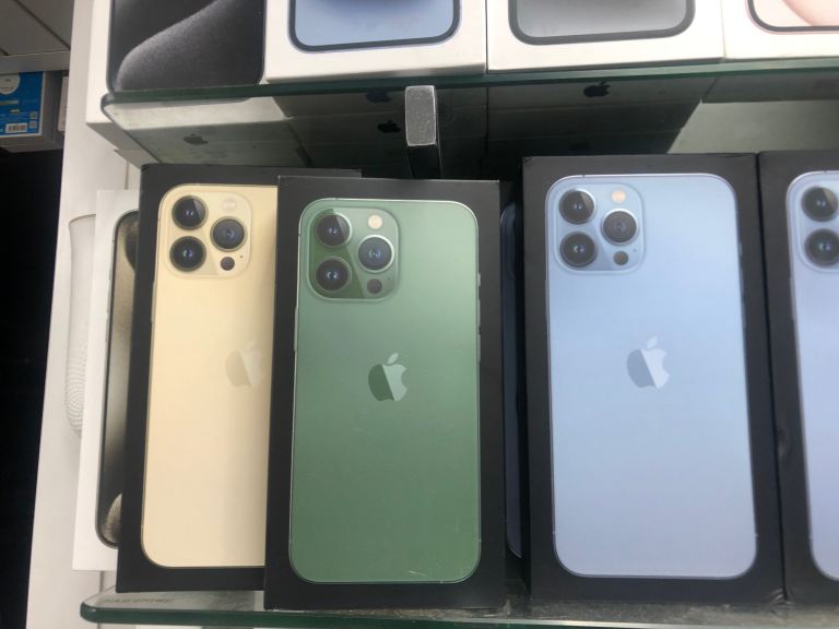 IPHONE 13 Pro UNLOCKED BRAND NEW BOX ONE YEAR APPLE WARRANTY 