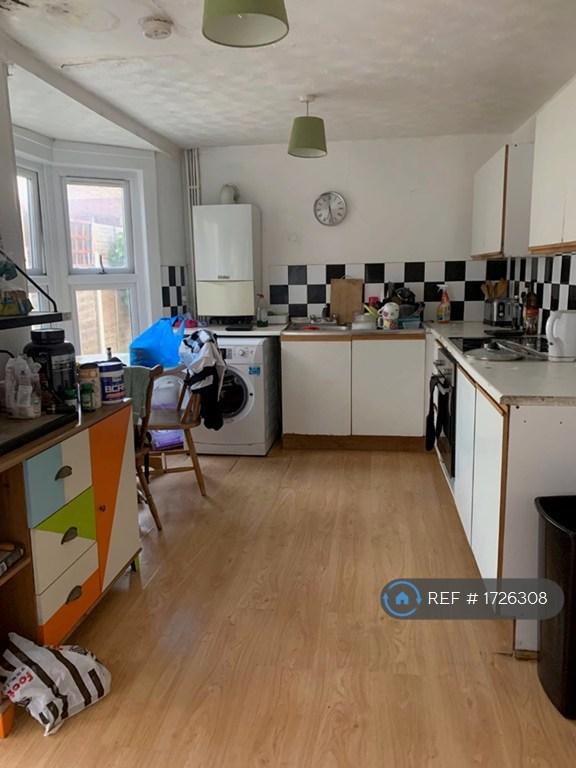 4 bedroom house in Fentons Avenue, London, E13 (4 bed) (#1726308)
