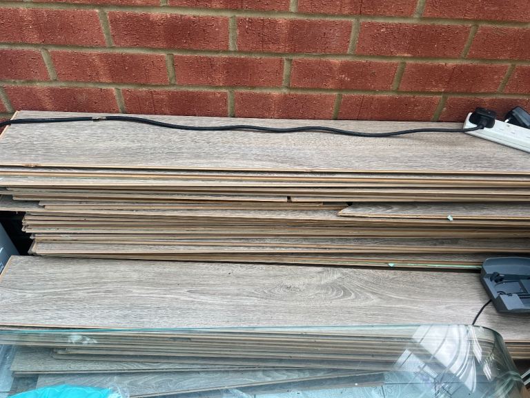 Free- Used wooden flooring laminate 