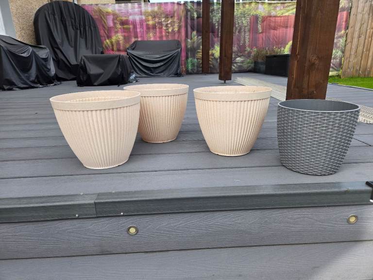 Set of 4 Garden Planters – Beige & Grey, Good Condition