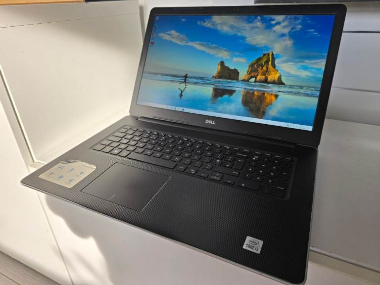 Dell Inspiron 17-3000 17inch laptop Intel i3, 8GB Ram, Win 11