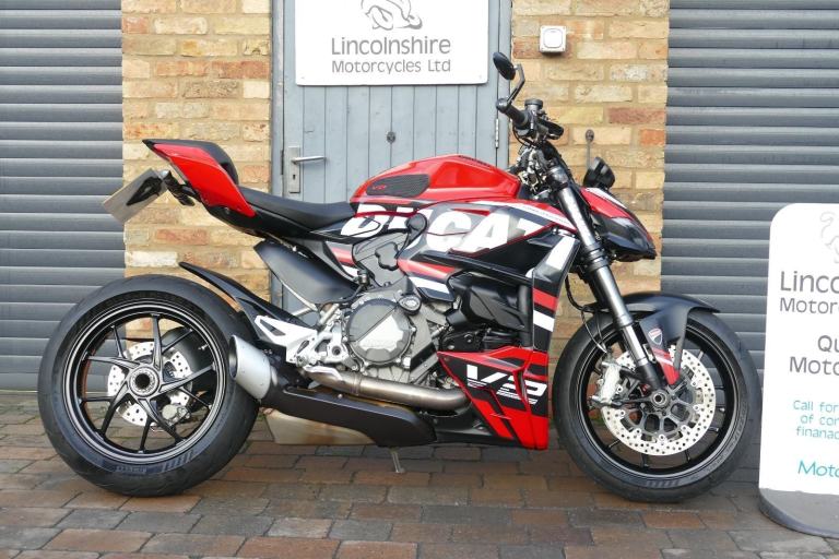 23 Ducati Streetfighter V2 2823 miles only!!!