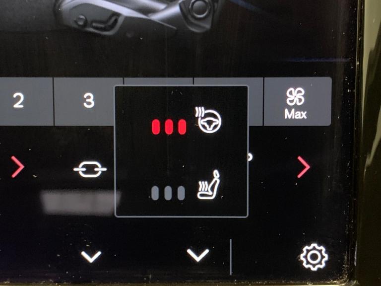 2022 Volvo XC60 2.0 B5P Plus Dark 5dr AWD Geartronic ESTATE PETROL Automatic