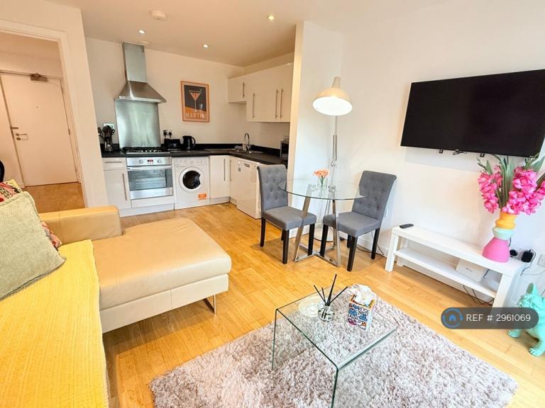 1 bedroom flat in Castle Quay, Bedford, MK40 (1 bed) (#2961069)