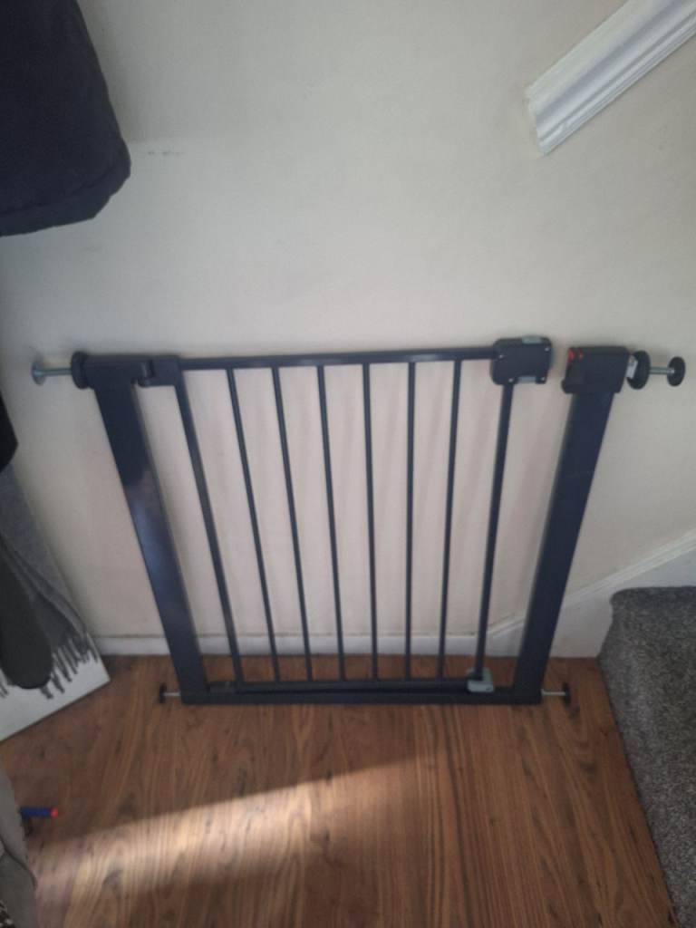Baby safety stair gate 