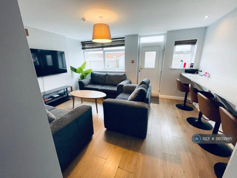 1 bedroom in Arle Gardens, Cheltenham, GL51 (#2803995)