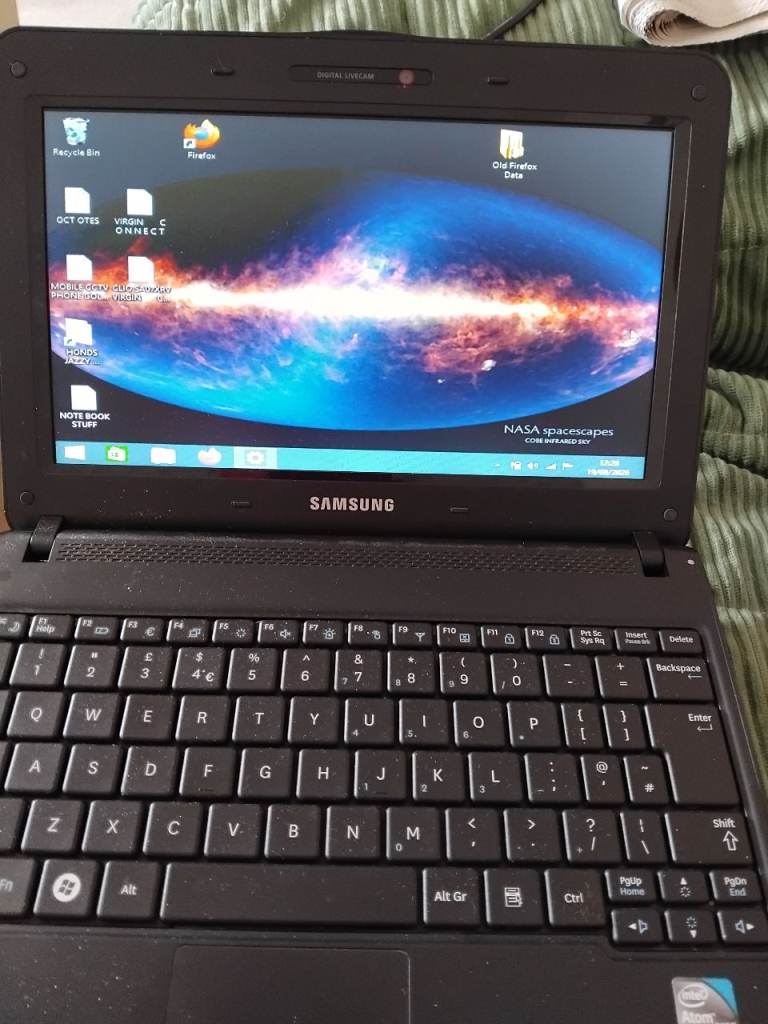 Samsung NB30 Laptop with Windows XP Home Edition