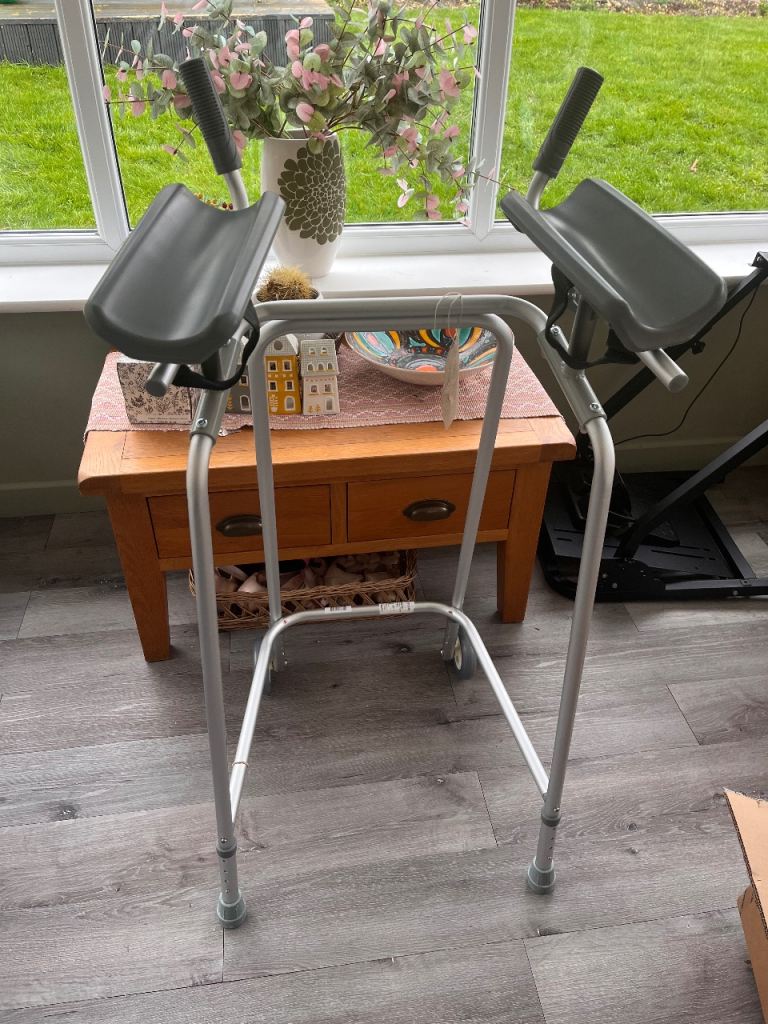 Walking Frame ( gutter frame ) 