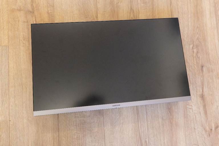 4K 28" IPS Samsung Monitor with Monitor Arm