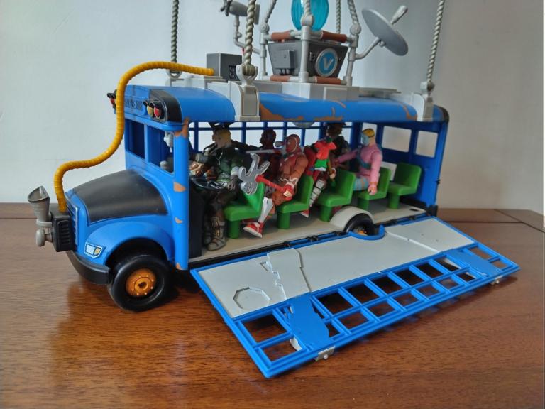 Fortnite Battle Bus, figures and Battle Arena accessories
