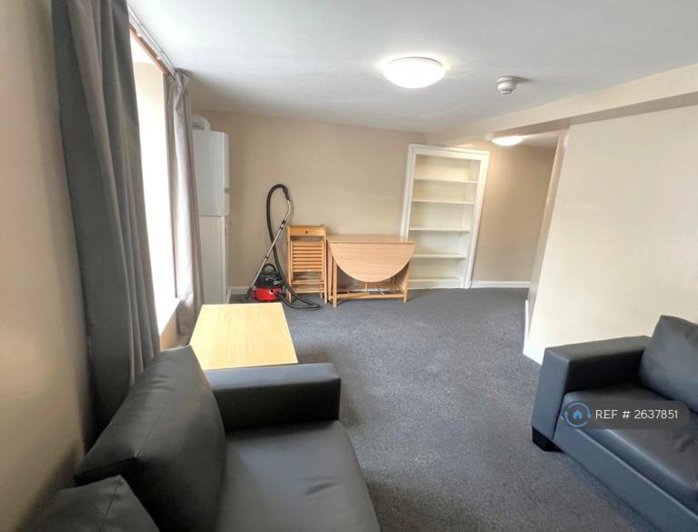 4 bedroom flat in Stokes Croft, Bristol, BS1 (4 bed) (#2637851)