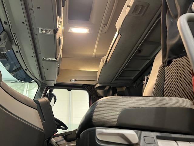 Renault T520 High 6x2 Midlift Tractor Unit