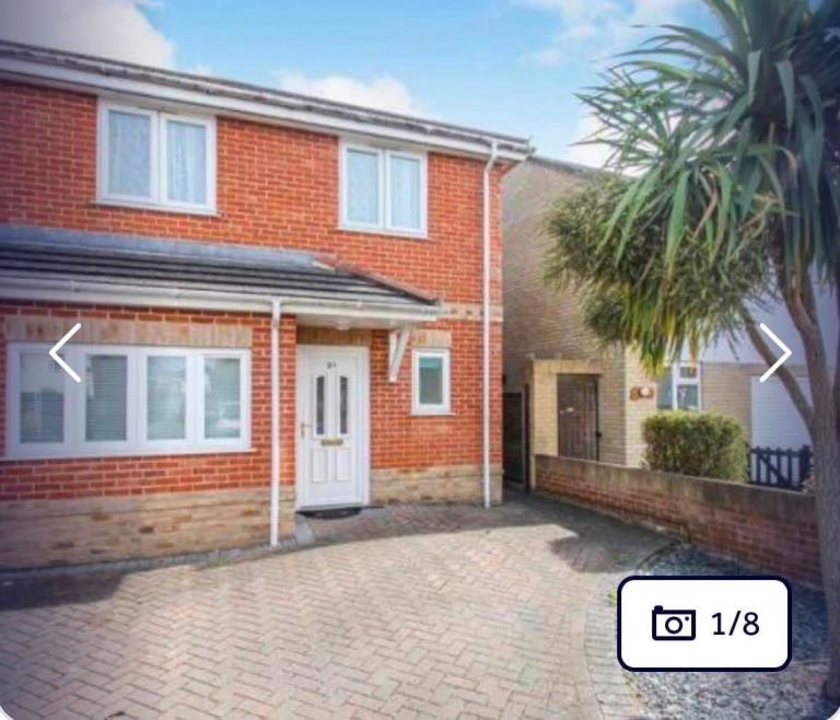 One room for student in a three bed student house - Winton