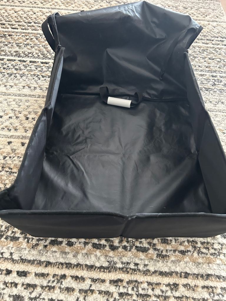 Collapsible dog carrier 