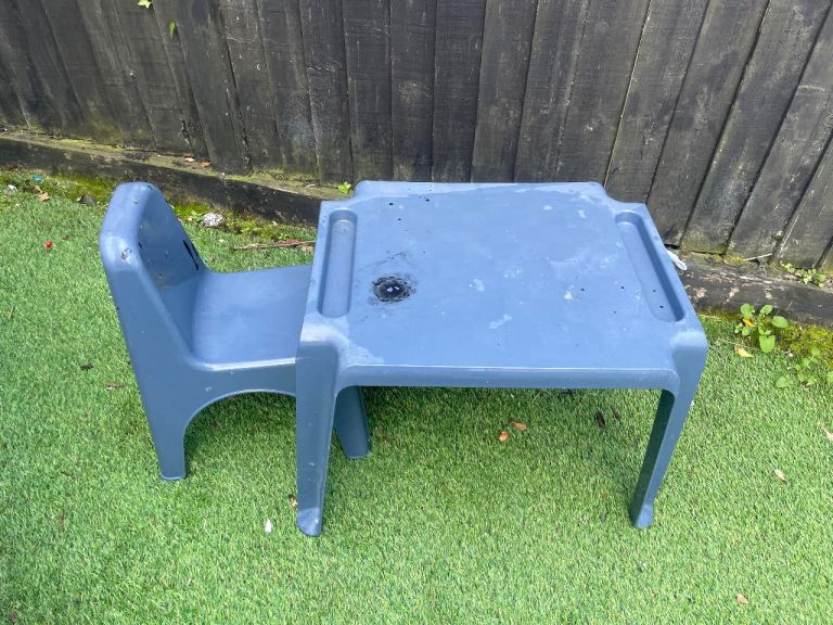 Free children’s garden table and chair
