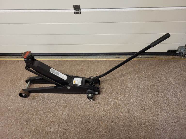 2.25 Tonne Jack and four Axle Stands