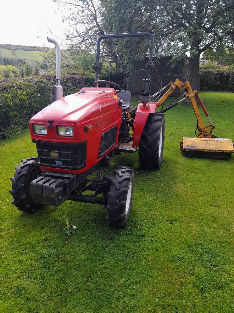 Compact tractor with hedgecutter