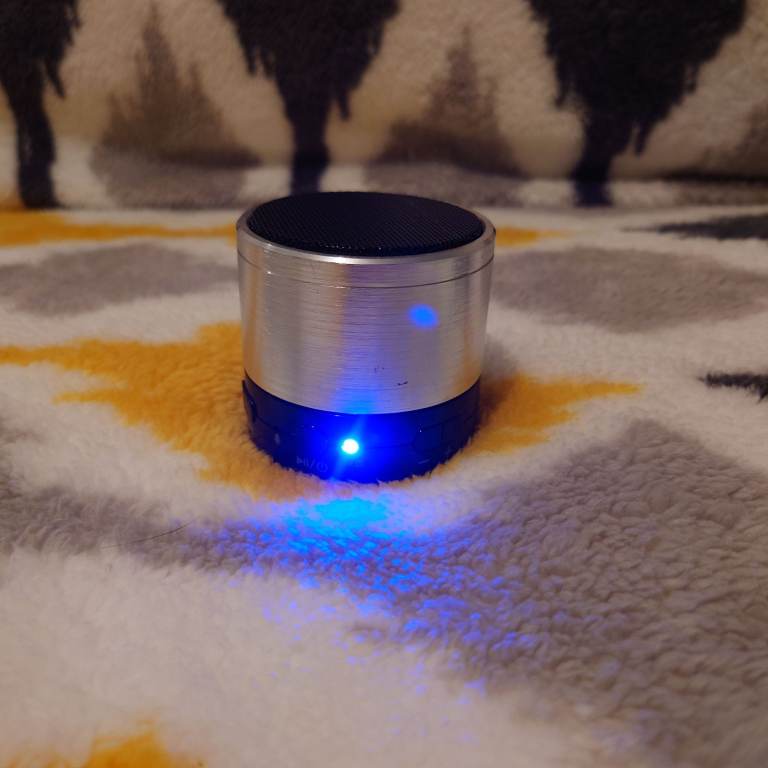 Mini speaker, wireless or aux