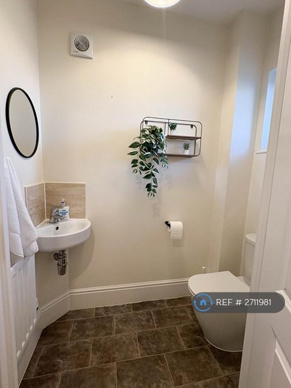 4 bedroom house in Edgewood Road, Manchester, M9 (4 bed) (#2711981)